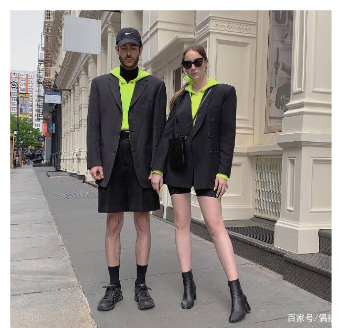 情侣|法国时尚达人，演绎奇特情侣装，高级又时髦，不撞衫系列，稳了