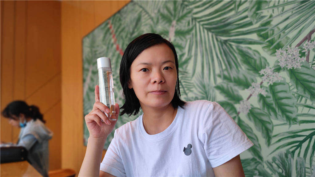 气泡|鼻子黑头有烦恼，就用DOCO超微小气泡毛孔吸尘器