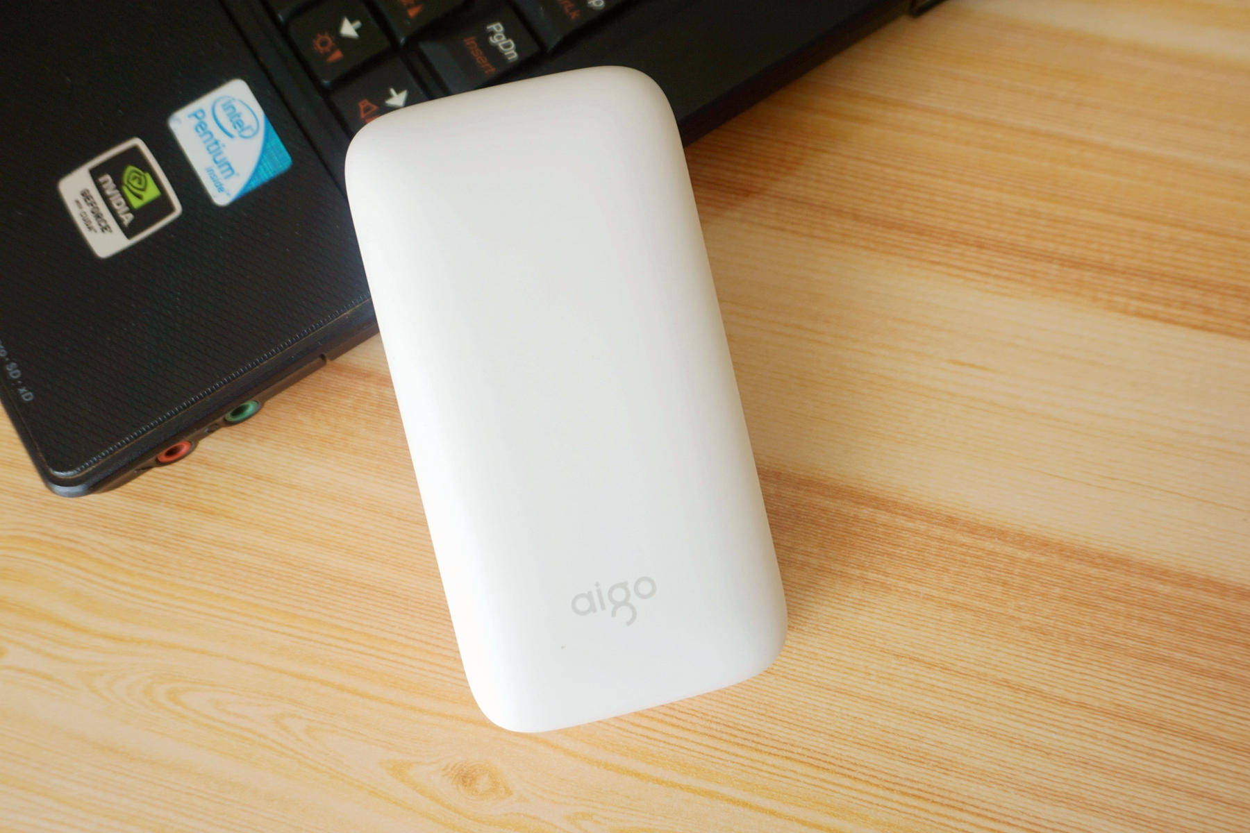 爱国者充电宝aigo x10p:香皂大小,10000mah,还支持18w pd快充
