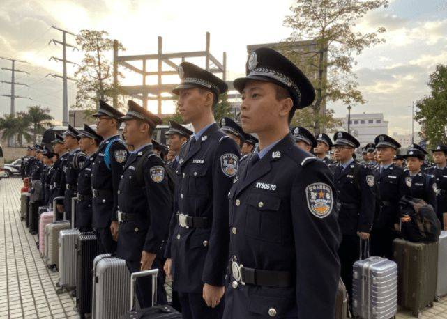 中国人民公安大学校服图片