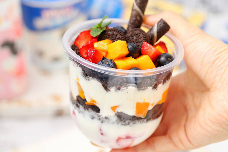 火爆ins的高颜值酸奶水果杯,毫无难度小孩都能搞定,好吃又好看_奥利奥