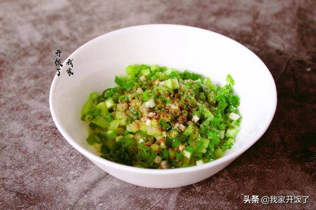 时间|这样的早餐太省事了！不和面，不擀面，卷一卷压一压，薄脆又酥香