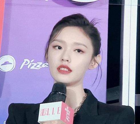 黑色|看完林允这身西装，我终于明白她为什么可以成为星女郎了
