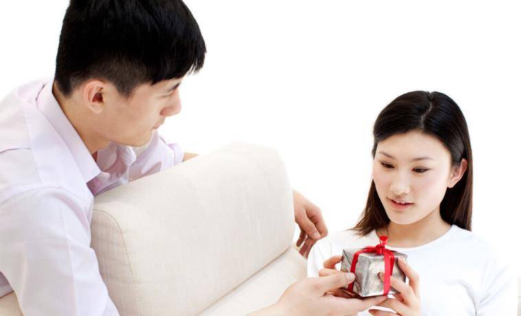 老公的好朋友经常来打扰我们的生活,我该怎么办?