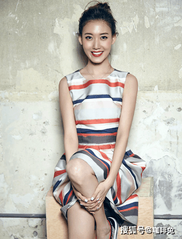 黑色|林小娘高露，出道20年零绯闻，穿搭时尚，清新又优雅很有型