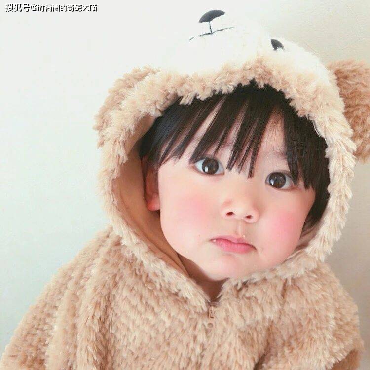 眼睛|精致得像娃娃?软萌可爱被无数人当头像,造型打扮更是镜头感十足