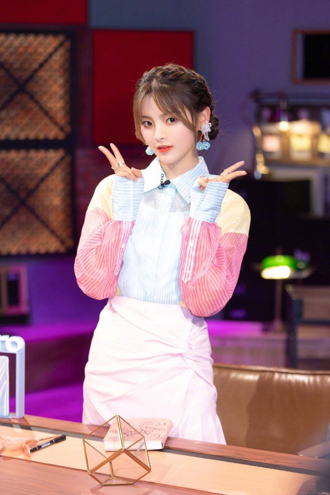 超越|杨超越换造型师了？私服穿搭越来越甜美少女，跟“开了挂”似的