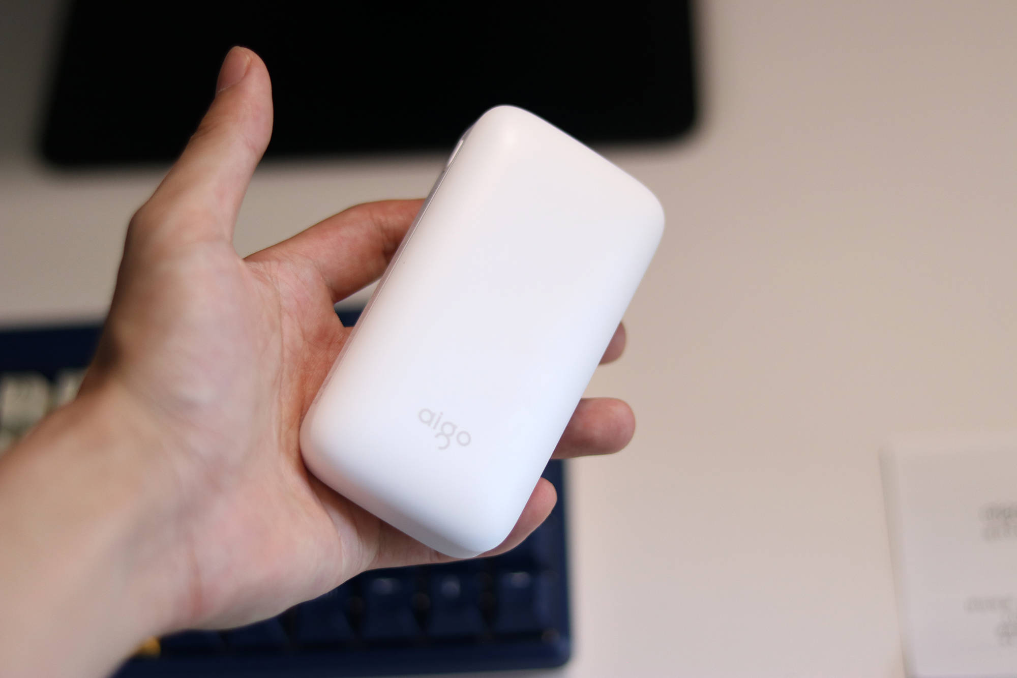 小巧如肥皂爱国者充电宝aigox10p1万毫安给你安心