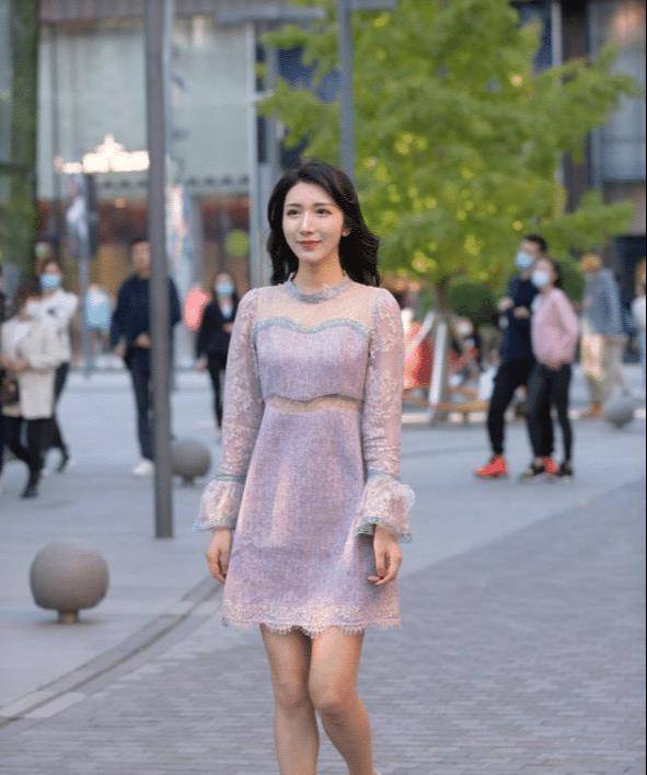 设计|轻熟可爱的美女,穿搭蓝色连衣裙,唯美动人