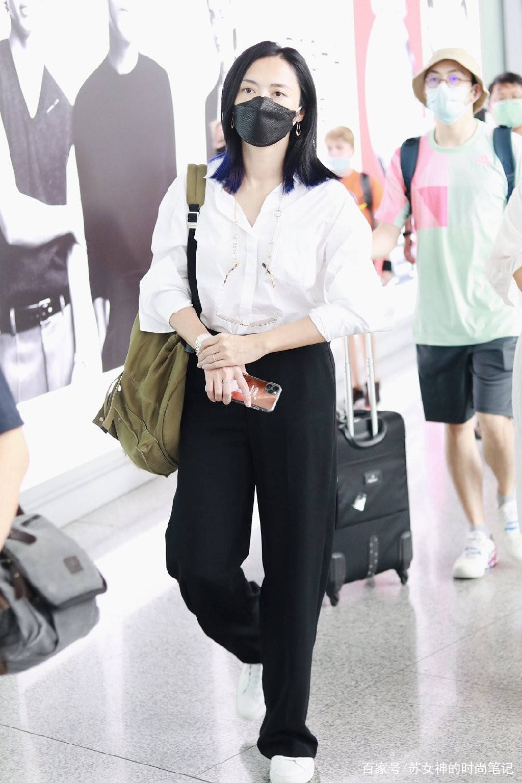 小白|30岁女人要避免“大妈感”，学明星的穿法，手把手教你如何扮嫩！