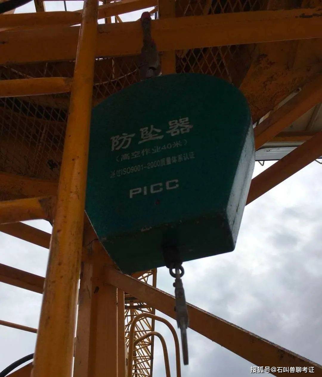 网红塔吊女司机小邱从塔吊坠落身亡！拥有30万粉丝，可一个灵堂都没有！