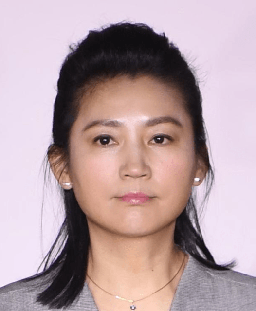 西装|王小丫很会打扮,灰色西装裙看似简单,但恰恰简洁大气,太显气质