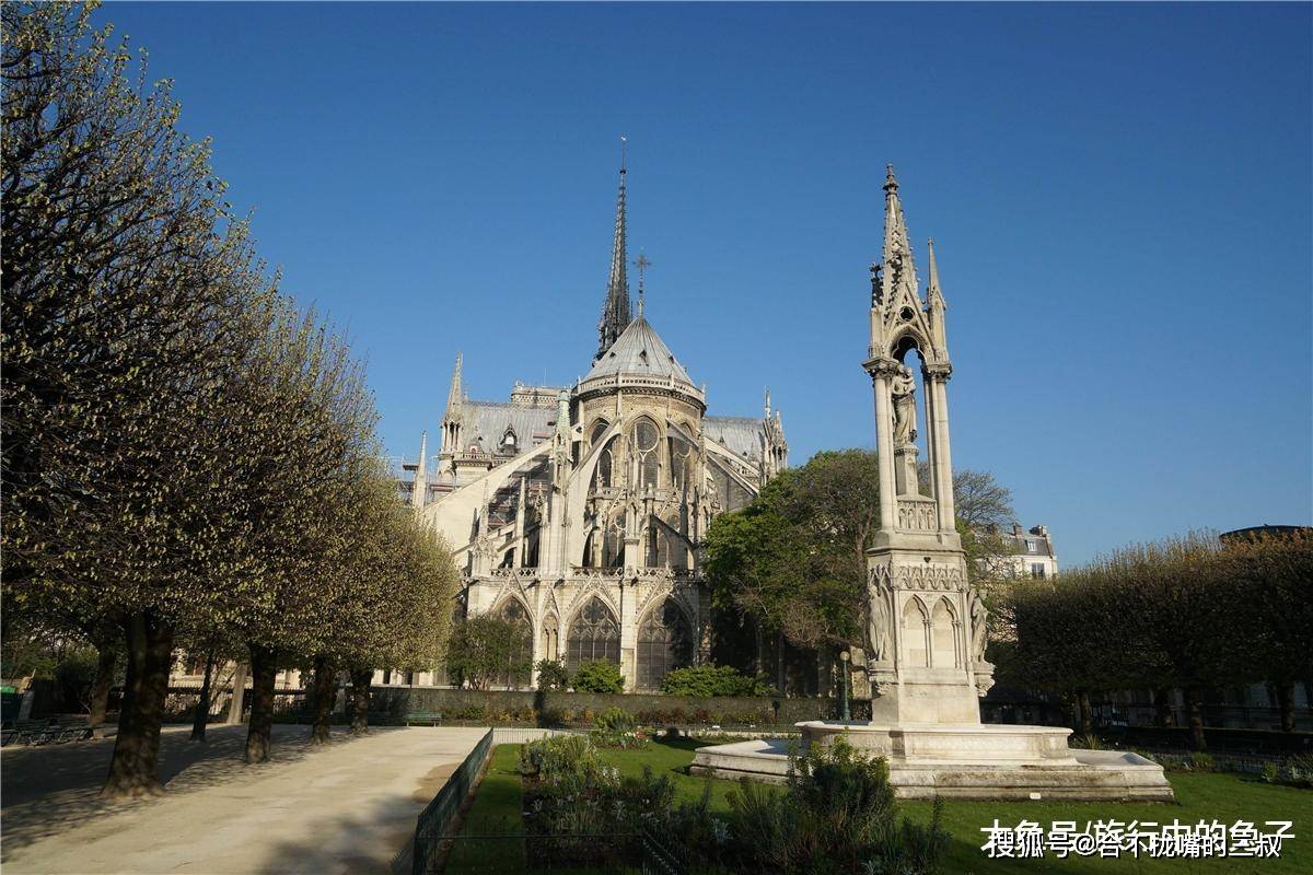 卡西莫多,你家失火了_巴黎圣母院