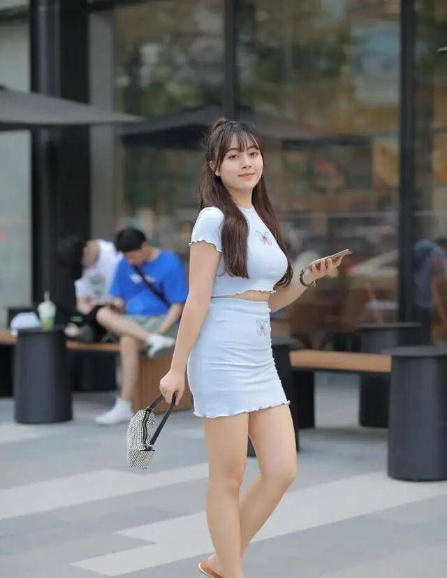 计划|连衣裙不便秀腰秀腿，计划新鲜前卫，还不显胖