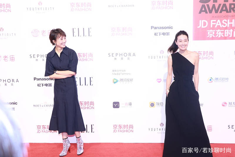 马伊琍|袁泉真的好有气质，穿的休闲气势也很强，不输穿礼服的马伊琍