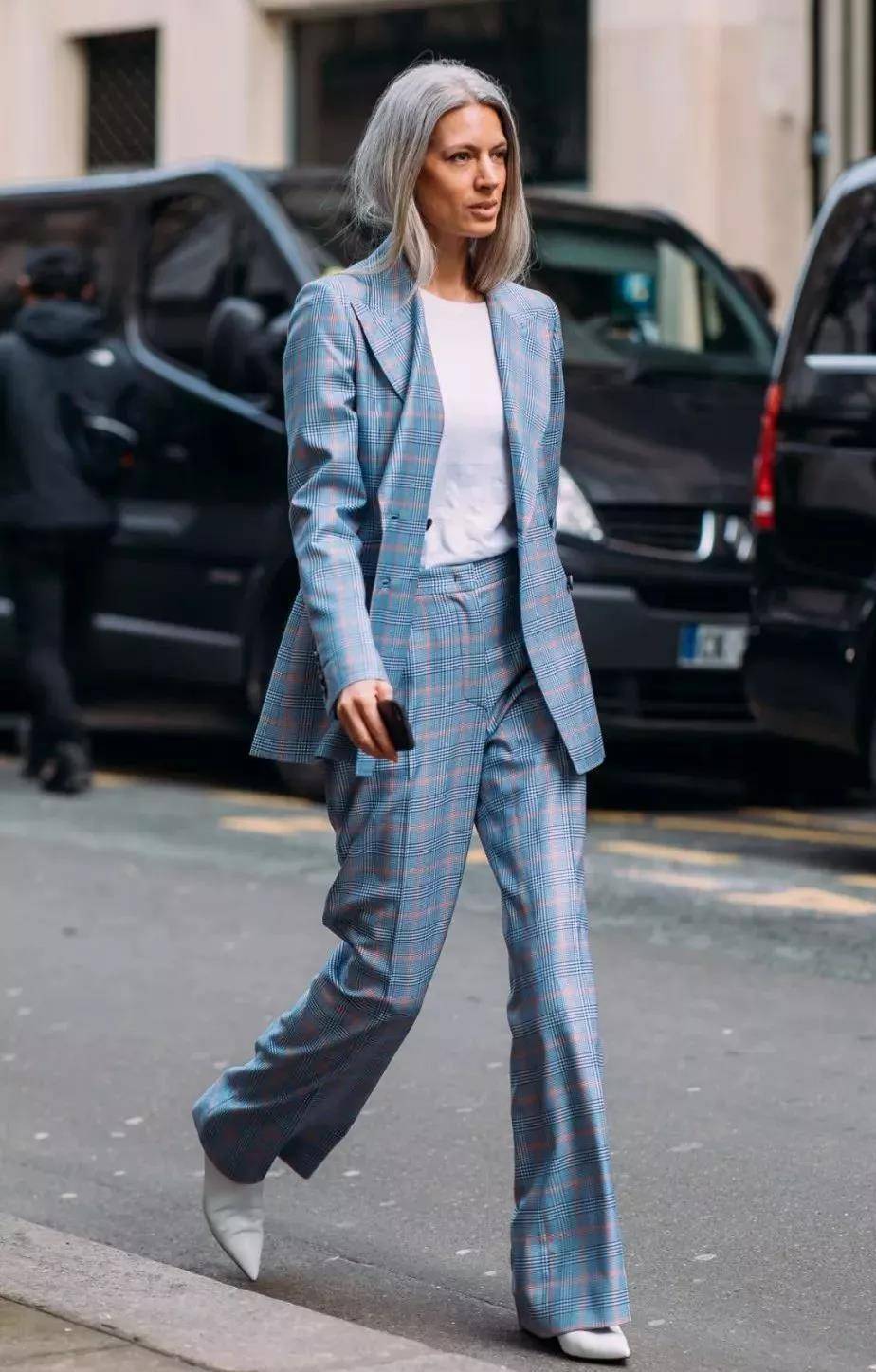 空间|奔四女人别穿大衣了,今年早夏流行这件外套,搭配裙子裤子都好看