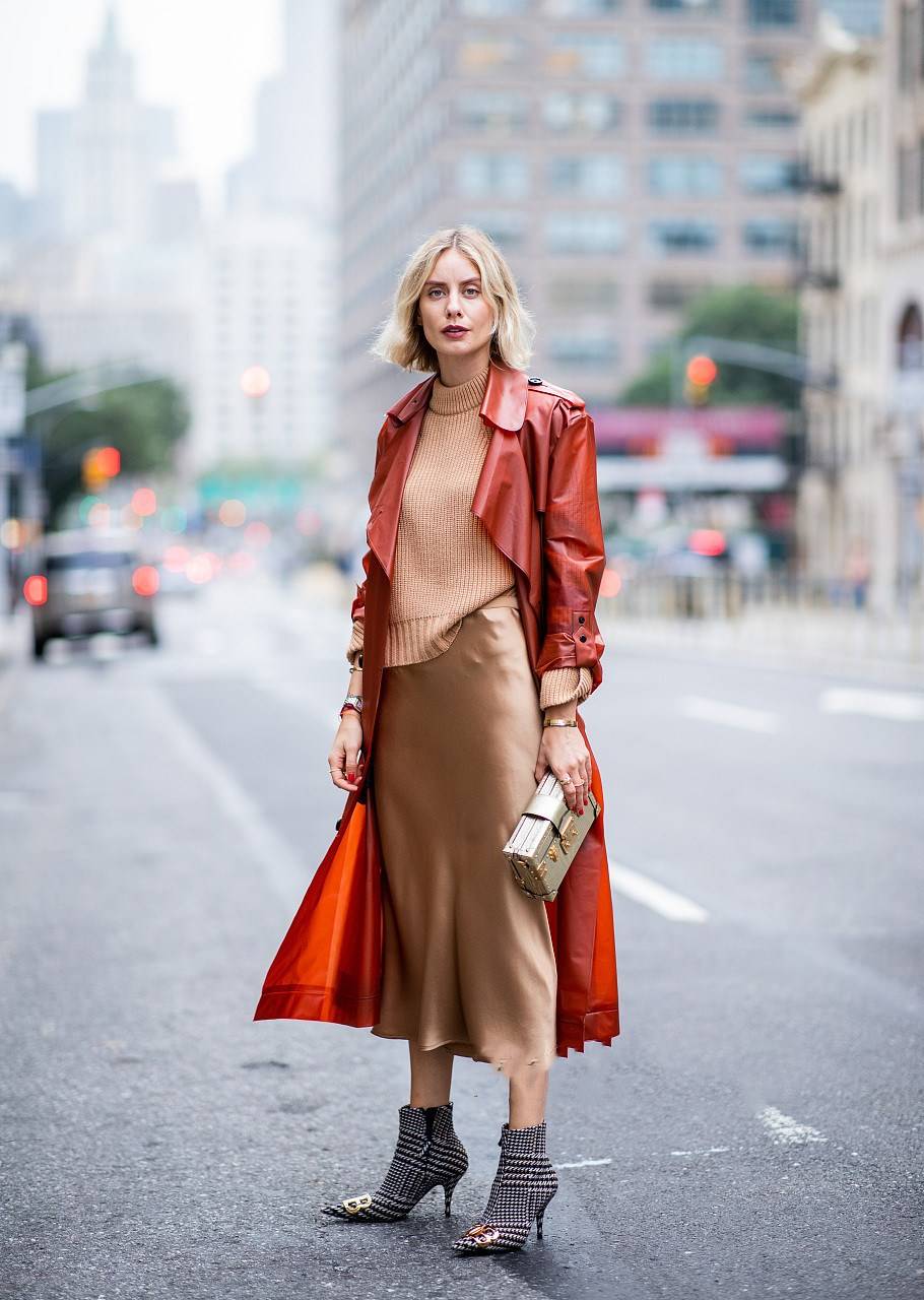 年龄段|奔四女人别穿打底衫，瞧瞧这3款内搭，保暖时尚，搭配大衣更时髦