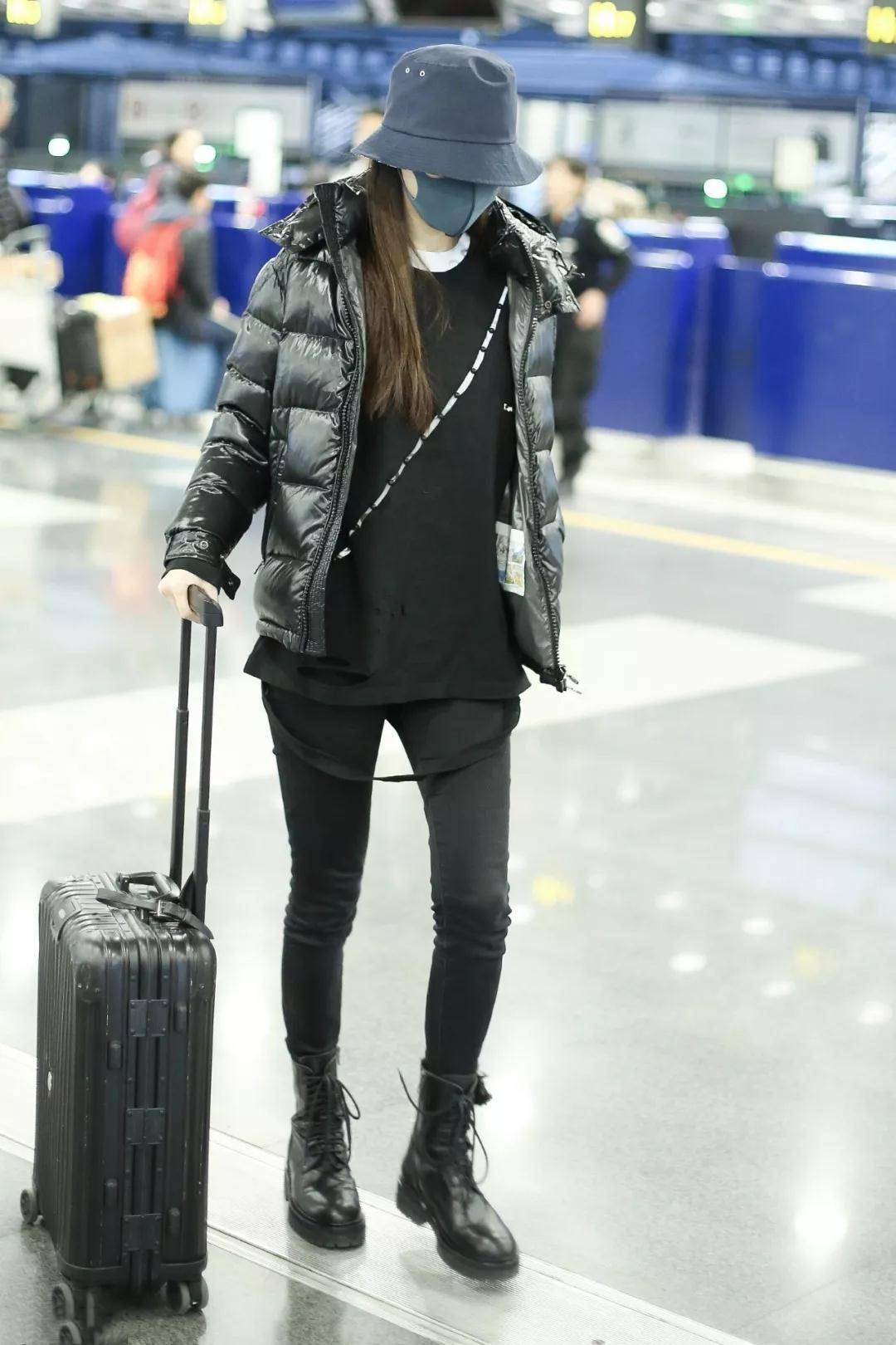 显得|“羽绒服+打底裤”已经退圈了，现流行这样穿，杨幂、倪妮都上瘾