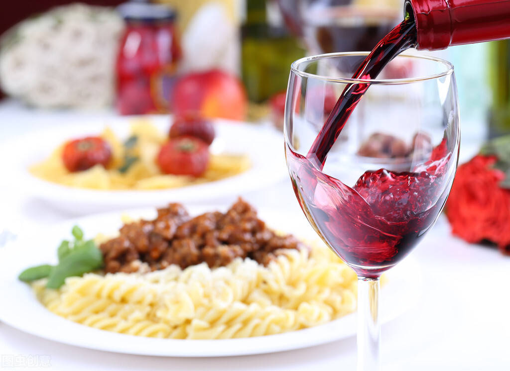 美食|夏季精致餐需搭配不同类型红酒,看看你喜欢哪一款?