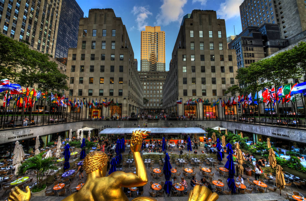 父亲刚赚了3百亿儿子又赚了2千亿堪称是中国最有钱的家族