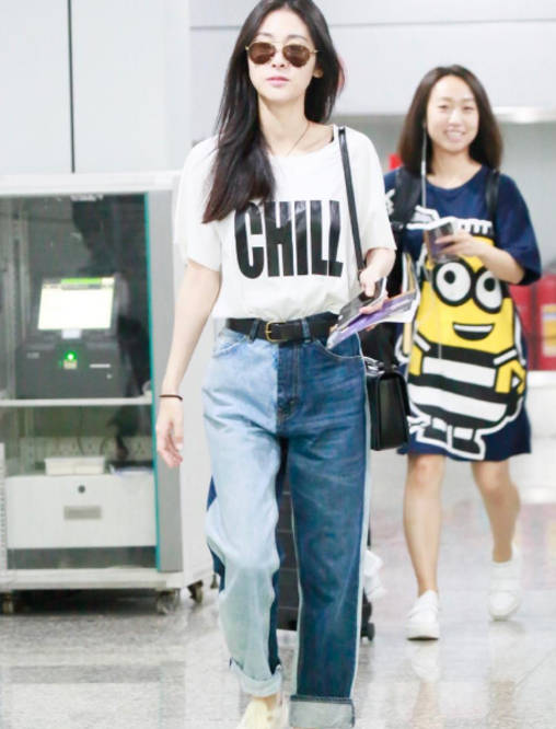 身材|乔欣的腰也太“细”了吧，裤腰都变得松垮下垂，配短上衣真博眼球