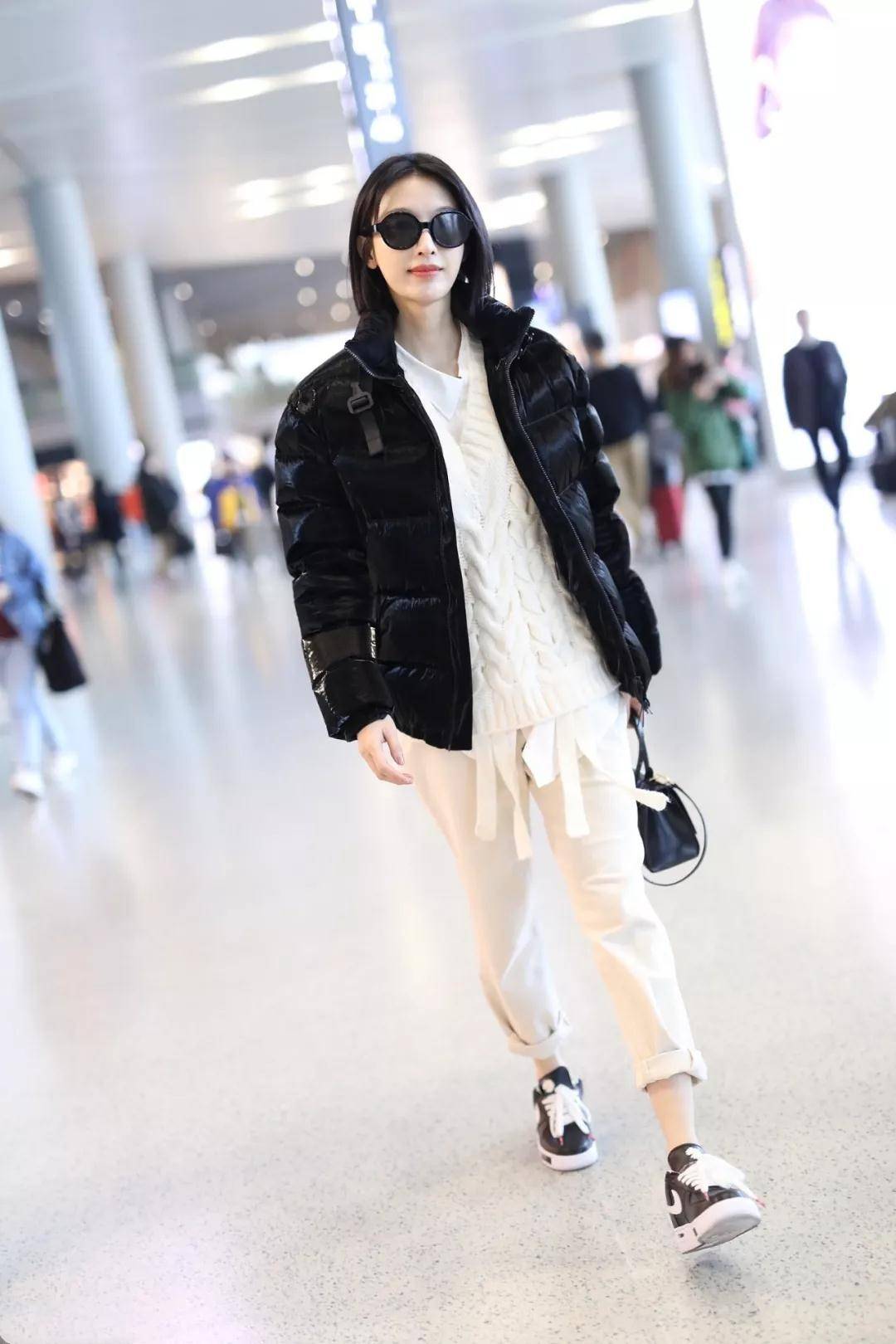 显得|“羽绒服+打底裤”已经退圈了，现流行这样穿，杨幂、倪妮都上瘾