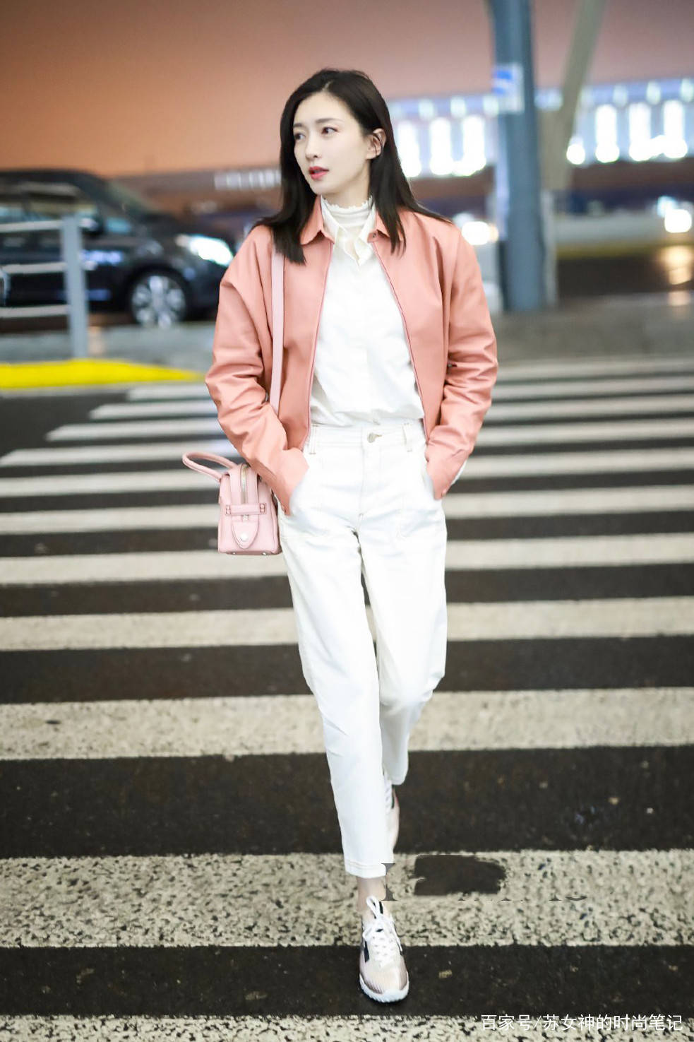 鞋子|火遍时尚圈的“牛仔裤+豆腐鞋”，不许你没有！时髦洋气明星都爱