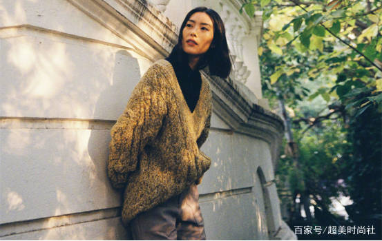 男装|31岁刘雯再走时装周，穿西装上男装秀帅翻全场，还秒变女神秀纤腰