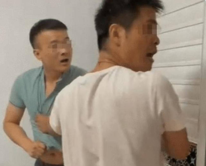 老公|女幼师出轨被抓，公公和老公直接堵到家里，一经曝光引发热议