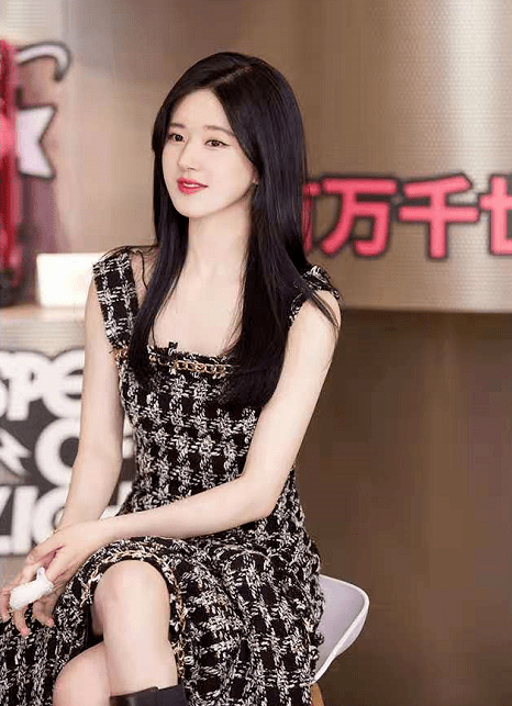 风潮|跟女王baby学穿搭！将经典格纹穿出全新风潮，休闲优雅统统拿下