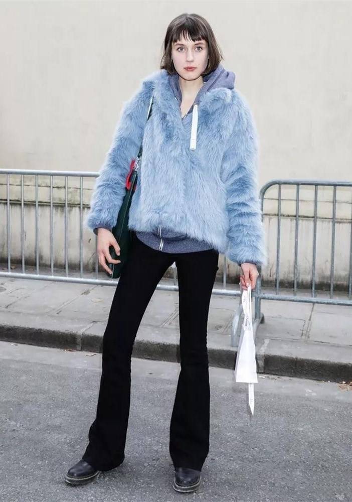 新潮|穿卫衣时一定不要配棉服，学学潮人这样穿，保暖新潮，美到犯规！