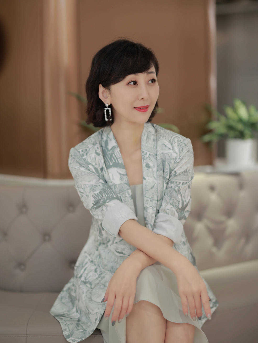 黑色|成熟女人的气质，穿搭温柔又优雅，简约又不简单