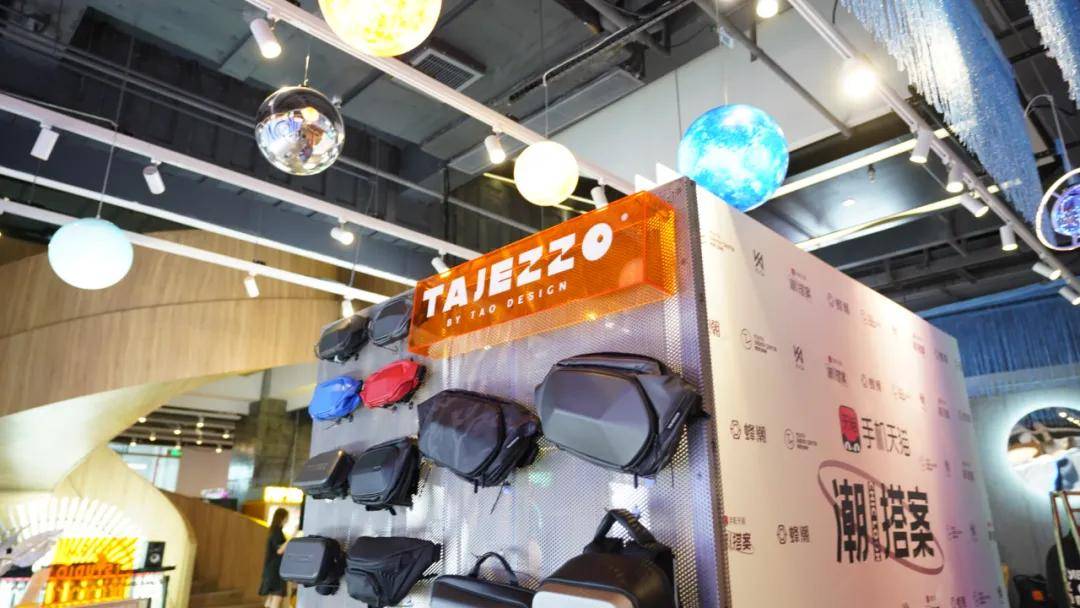 淮海|TX淮海再起潮流新风尚,手机天猫潮搭案上海首展,人潮汹涌!