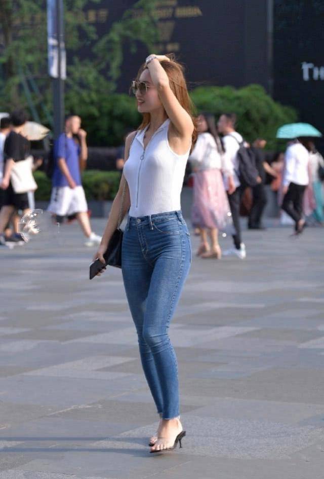 曲线|黑色吊带蛋糕裙，清爽干净，青春活力感十足