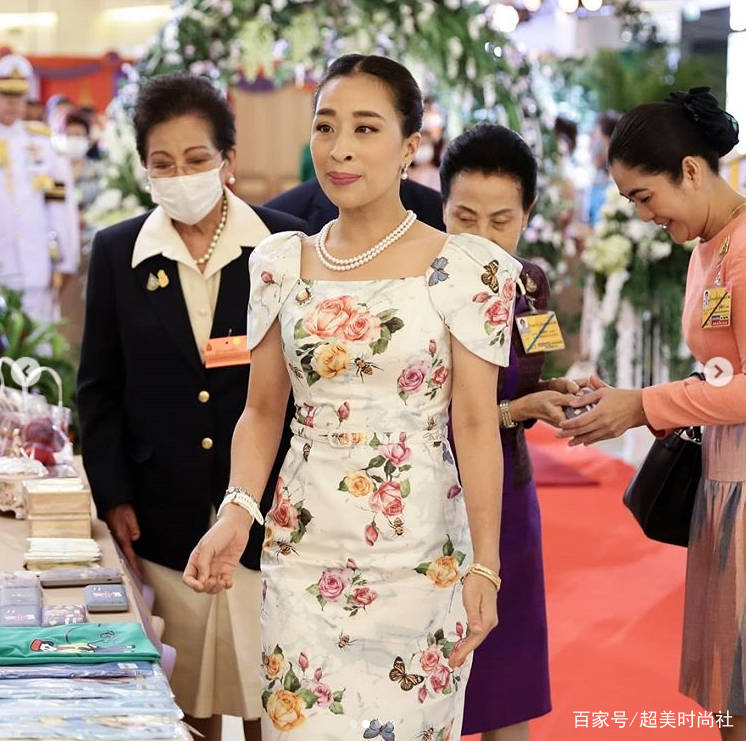 公主|41岁泰国大公主真贵气！穿改良泰式礼服走秀，奈何五官不够立体