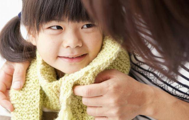 幼儿园|幼儿园的小朋友冬天穿几件衣服合适？6件正好！多了热，少了冷