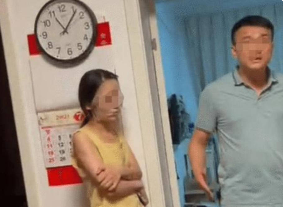 老公|女幼师出轨被抓，公公和老公直接堵到家里，一经曝光引发热议