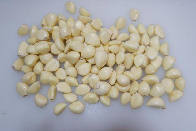 如何正确的剥大蒜 c72f060105ba46718b63a39efb1fc683.jpeg