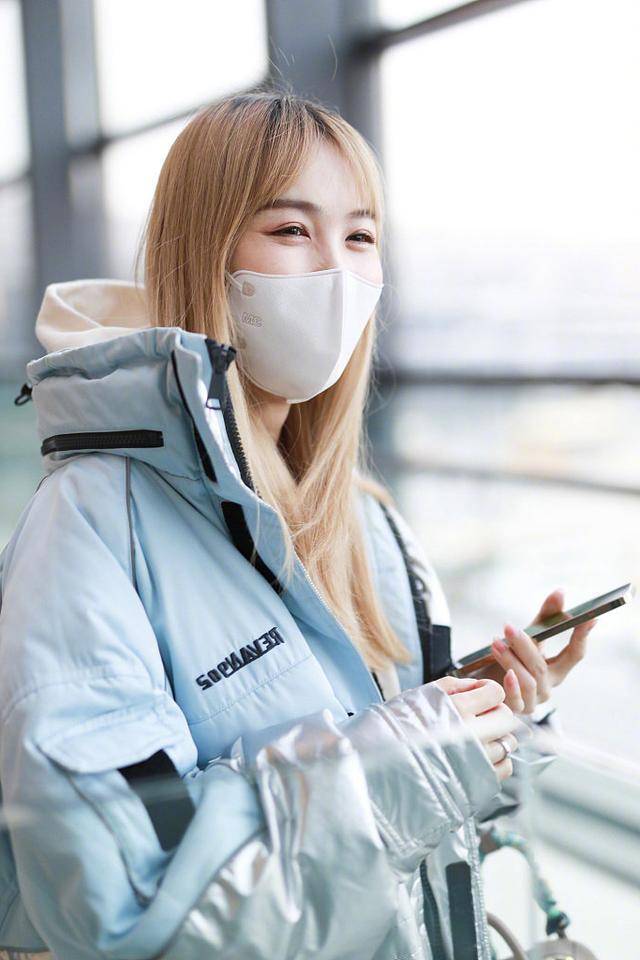 短裙|马蓉过得不错，三十多岁还把自己当少女，穿短裙不像当妈的人