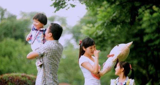 小枫|二胎开放5年后，那些生了二胎的家庭现状如何？是否后悔？