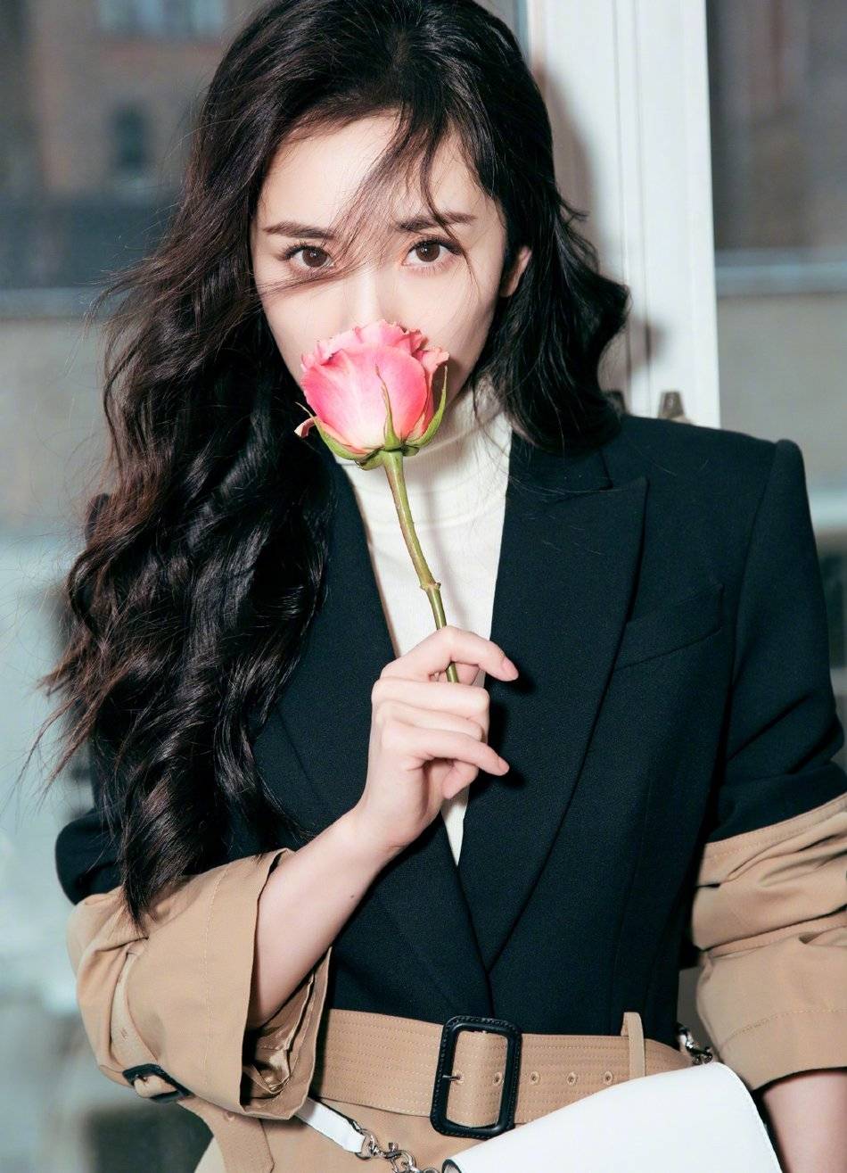 杨幂|奔四的女人尽量不要西装配牛仔裤,学杨幂这么穿,高级又出众!