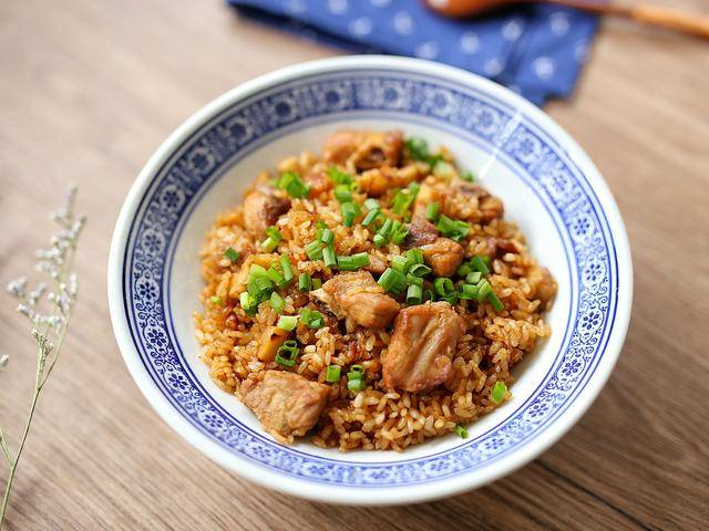 电饭煲|适合上班族的早餐，饭菜一锅出，鲜香诱人，来上一碗，暖身又抗饿