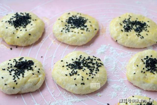 芝麻饼干家庭做法教程 14832bda2f334266b638a987ee86b69e.jpeg
