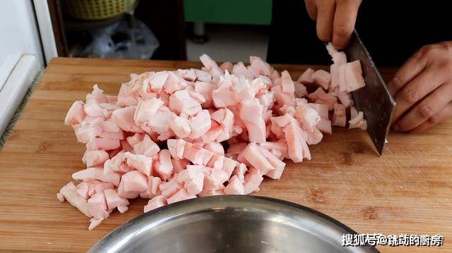 猪油怎么做才能不腥 17e9f1feab674b98b9bb3e762f3fc89e.jpeg