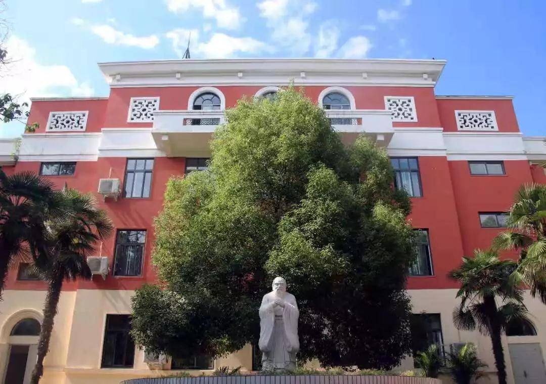 塔尔坡学校哪个老师漂亮 塔尔坡学校六年级二班