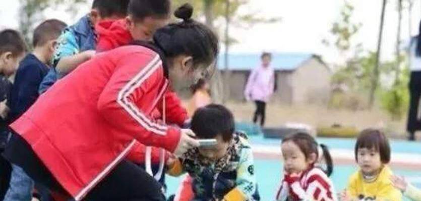 崩溃|4岁女儿幼儿园放学后，抓着裤子说不能尿尿，脱下裤子后妈妈崩溃