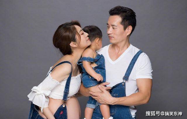 大儿子|安以轩生二胎后带大儿子打针，66挣扎哭泣，富豪老爸抱紧安抚