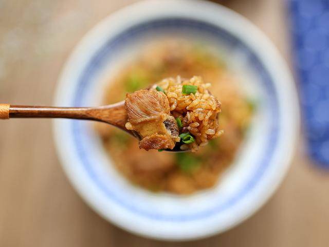 电饭煲|适合上班族的早餐，饭菜一锅出，鲜香诱人，来上一碗，暖身又抗饿