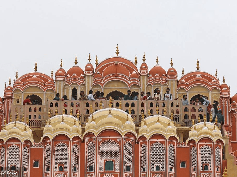 印度游客参观风之宫殿 色彩活泼鲜艳美如画