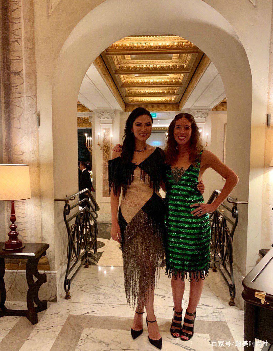 名媛|邓文迪和“最会玩火的男人”登杂志，穿红裙化浓妆，高颧骨太突兀
